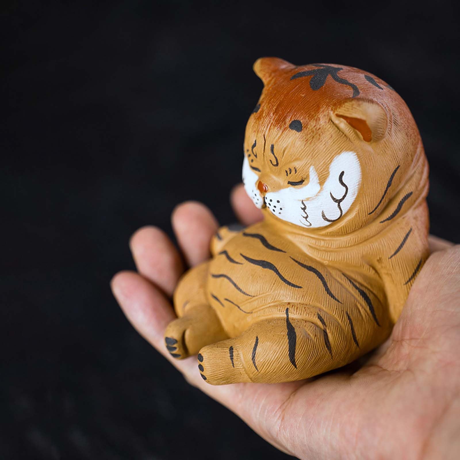 Amazon.co.jp: かわいい 虎の置物 座る虎 インテリア雑貨 トラ 置物